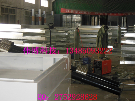 上海市長寧區(qū)社區(qū)閱報欄86臺正在緊張的施工中