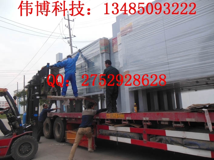 麗江180座消防閱報欄正在裝車發(fā)貨