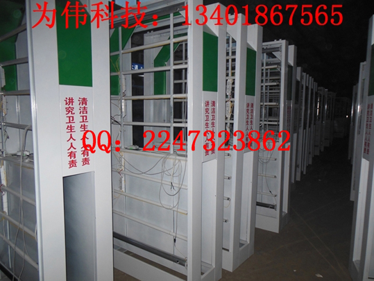 張掖市環(huán)衛(wèi)局900臺背靠背廣告垃圾箱正在緊張生產加工中